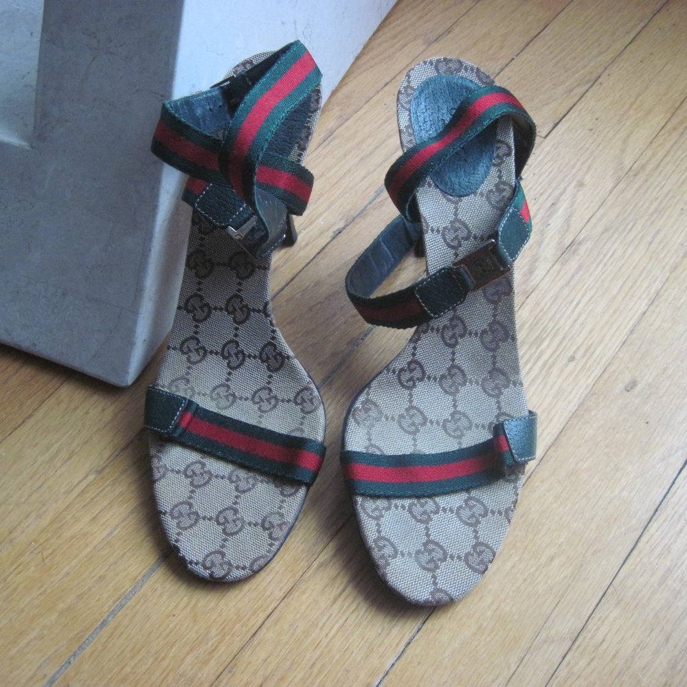AUT WOMEN'S GUCCI STRAPPY SIGNATURE RED GREEN STRIPE HEEL SANDALS SIZE 10